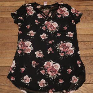 No Boundaries Black & Red Rose Shirt (size L)